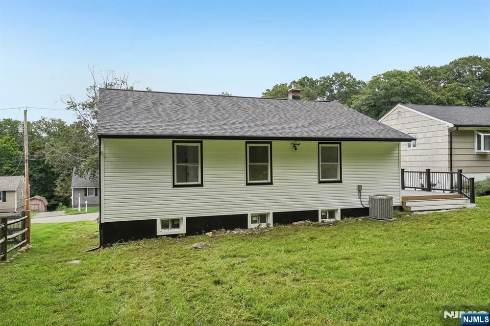 20 Manito Avenue Oakland, NJ 07436
