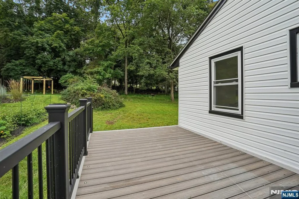 20 Manito Avenue Oakland, NJ 07436