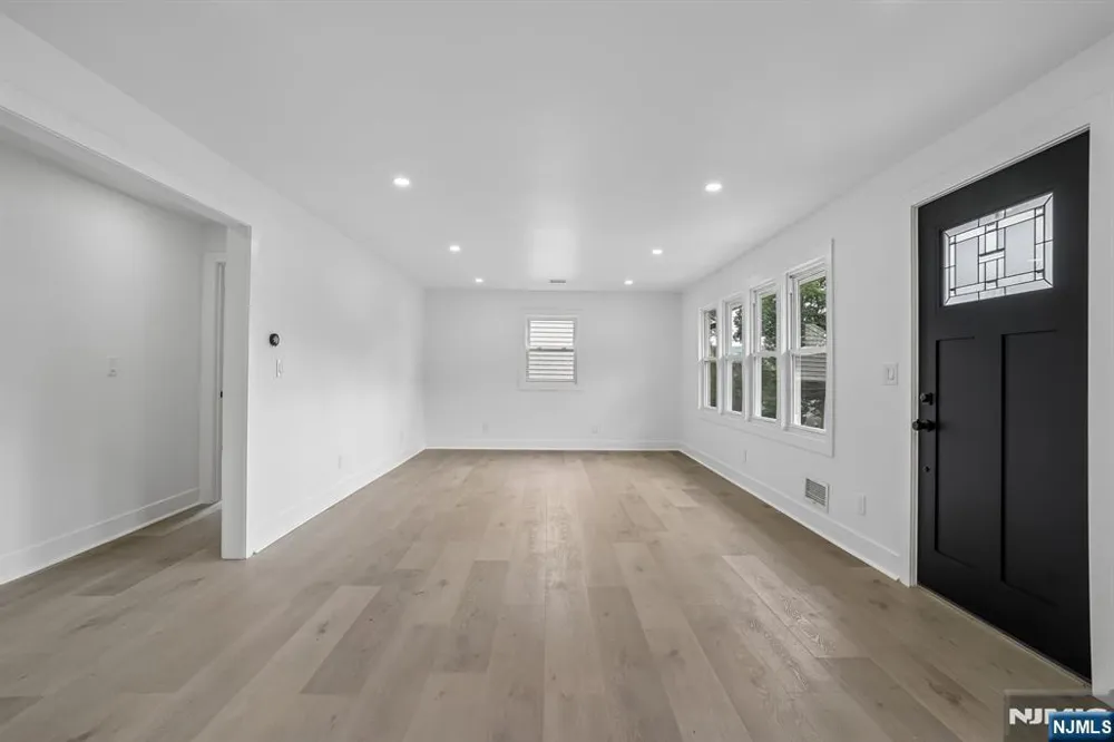 20 Manito Avenue Oakland, NJ 07436