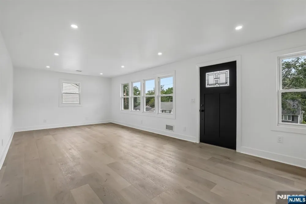 20 Manito Avenue Oakland, NJ 07436