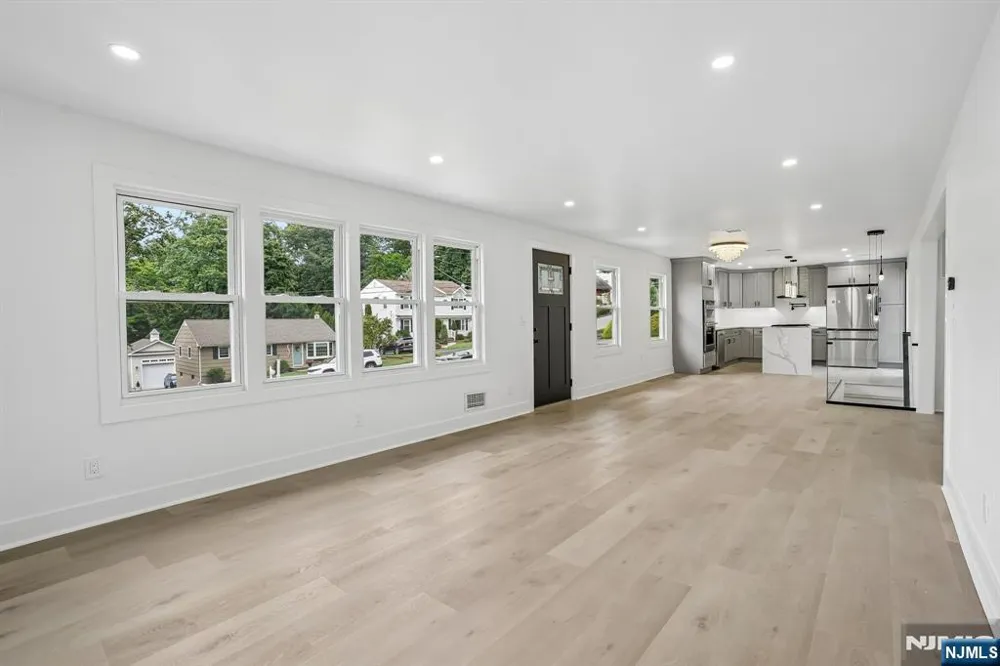 20 Manito Avenue Oakland, NJ 07436