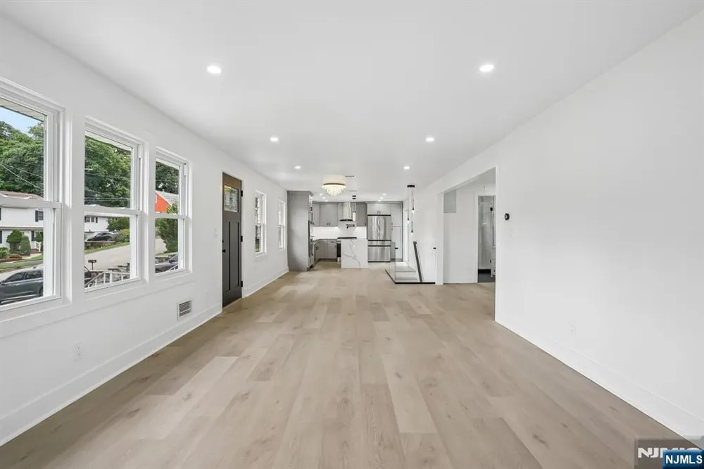 20 Manito Avenue Oakland, NJ 07436