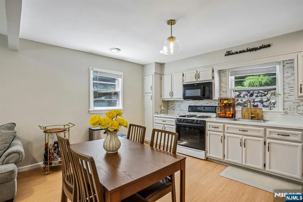 89 Knolls Road Bloomingdale, NJ 07403