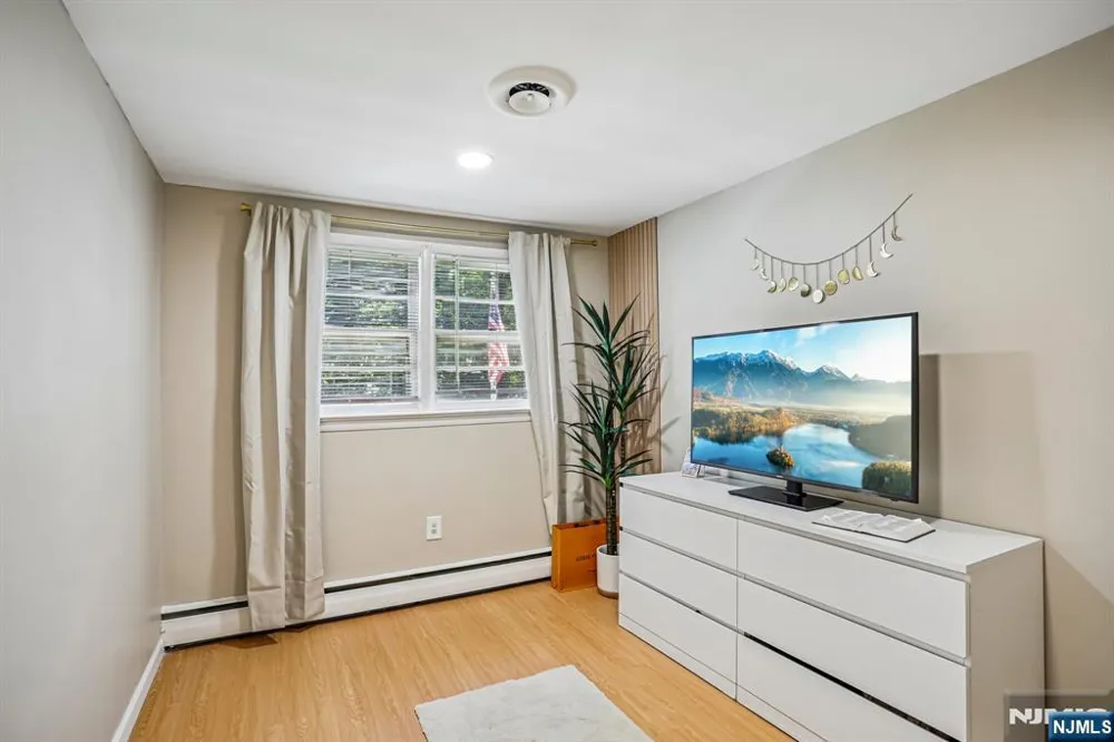 89 Knolls Road Bloomingdale, NJ 07403