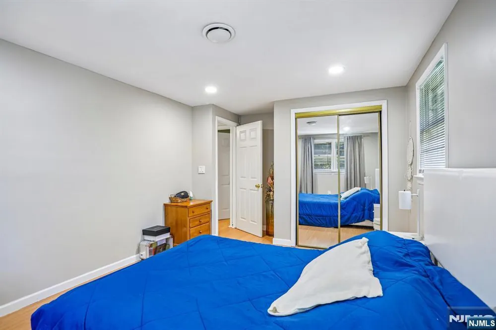 89 Knolls Road Bloomingdale, NJ 07403