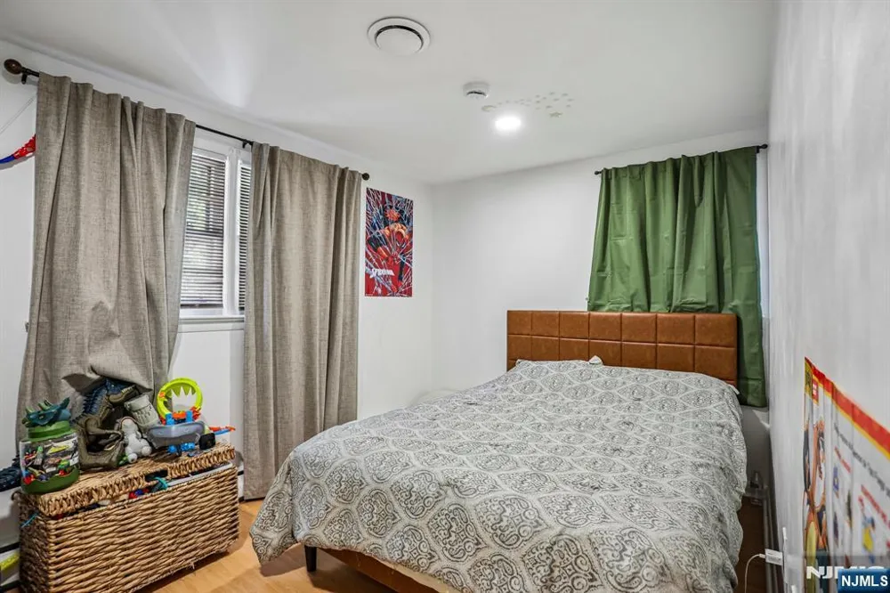 89 Knolls Road Bloomingdale, NJ 07403