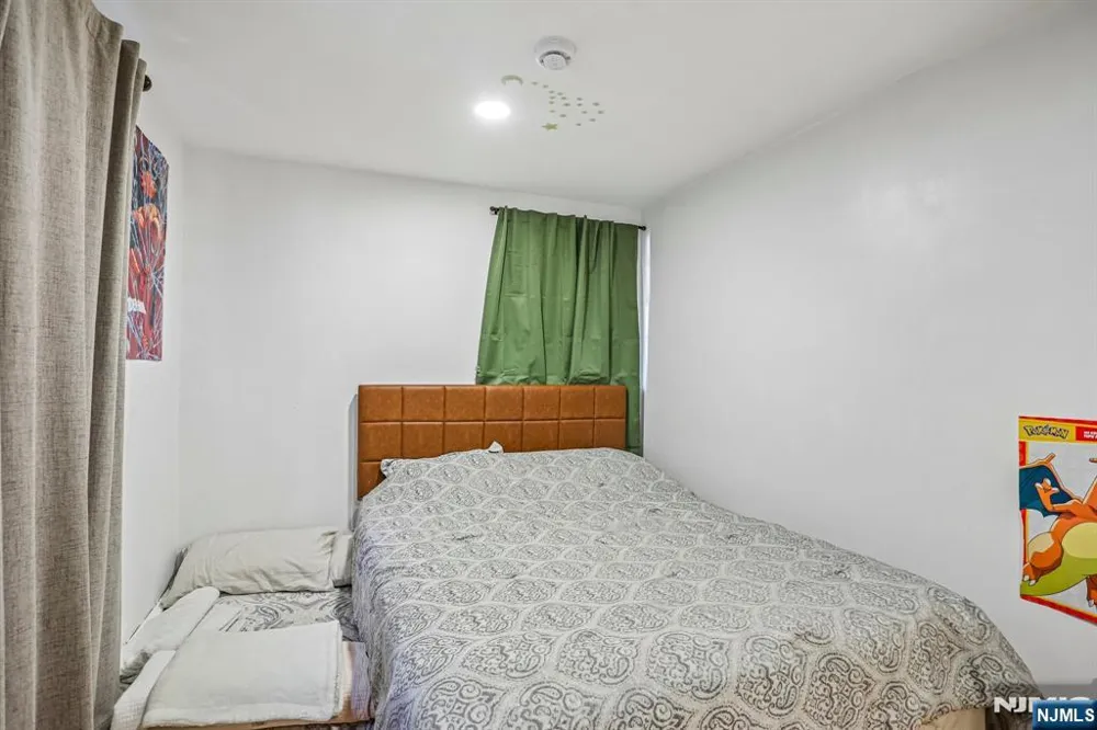 89 Knolls Road Bloomingdale, NJ 07403