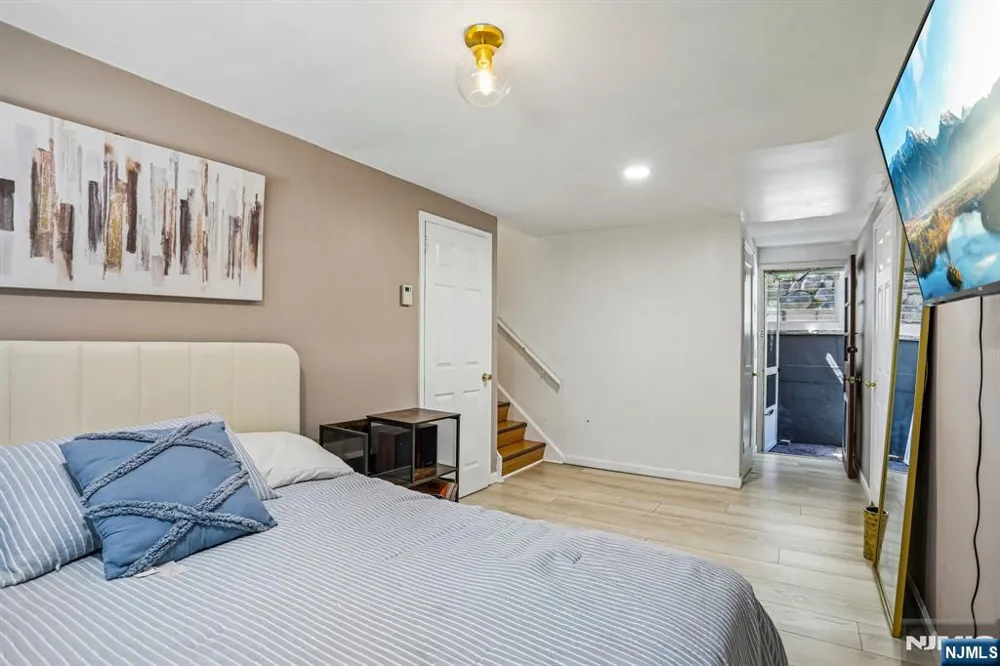 89 Knolls Road Bloomingdale, NJ 07403