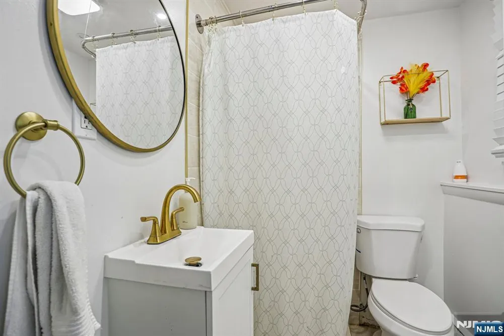 89 Knolls Road Bloomingdale, NJ 07403