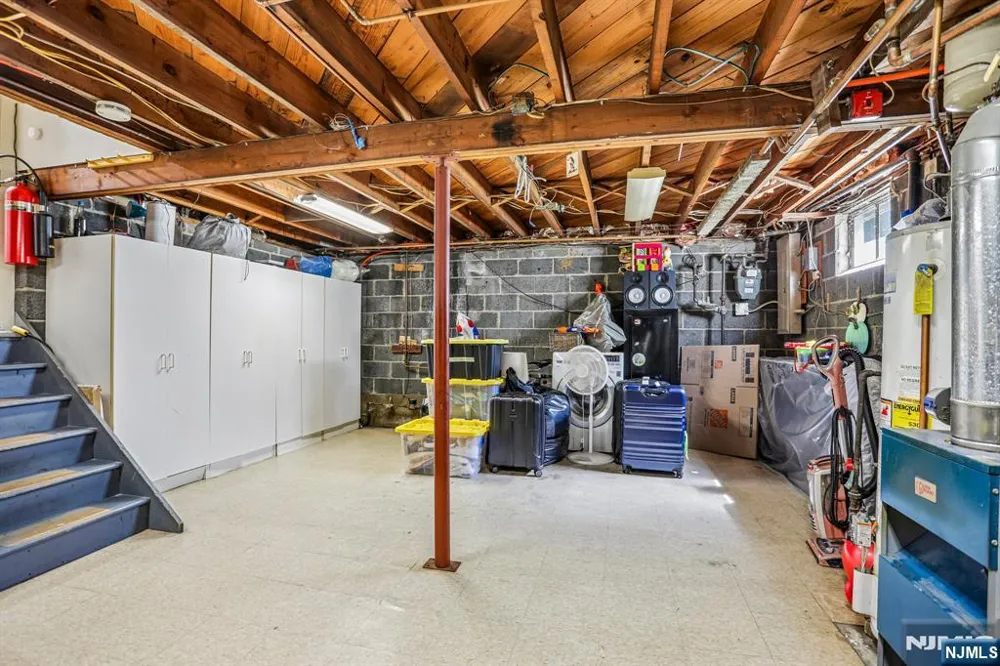 89 Knolls Road Bloomingdale, NJ 07403