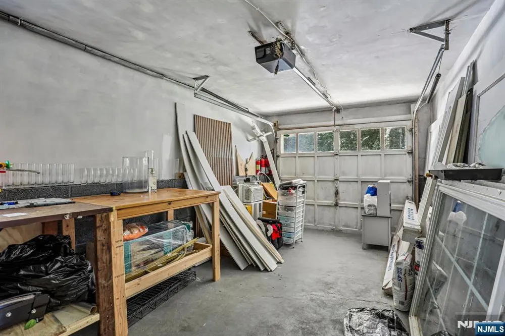 89 Knolls Road Bloomingdale, NJ 07403