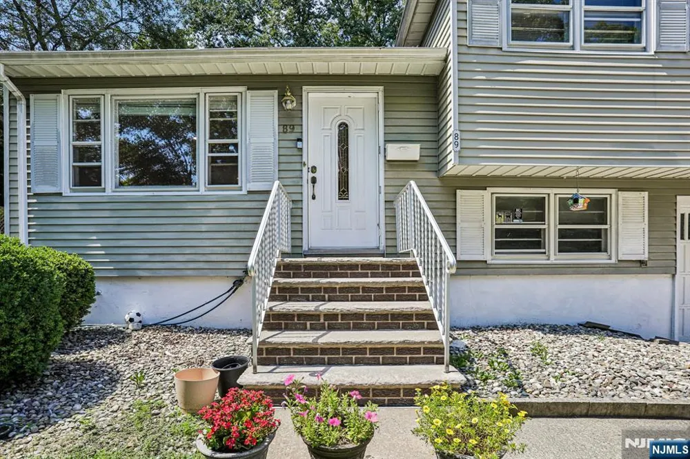 89 Knolls Road Bloomingdale, NJ 07403