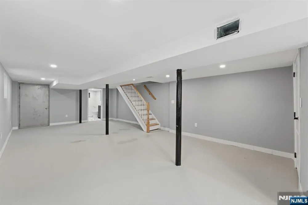 153 Brookside Avenue Irvington, NJ 07111