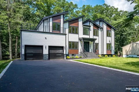 67 Falcon Road