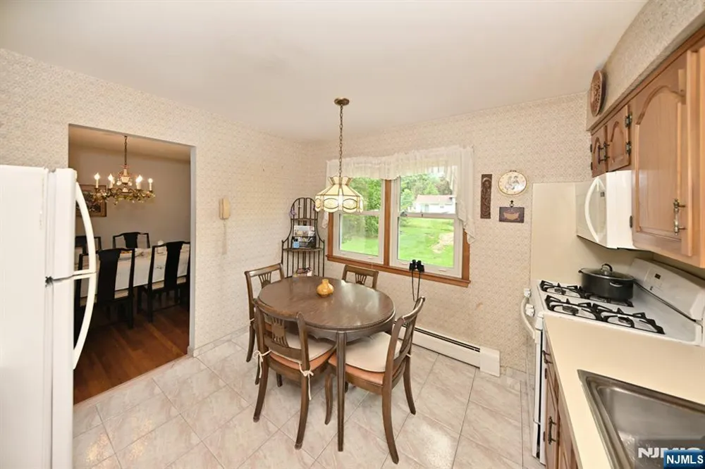 459 Tulane Court Paramus, NJ 07652