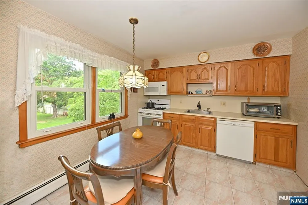 459 Tulane Court Paramus, NJ 07652
