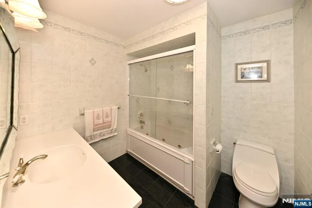 459 Tulane Court Paramus, NJ 07652
