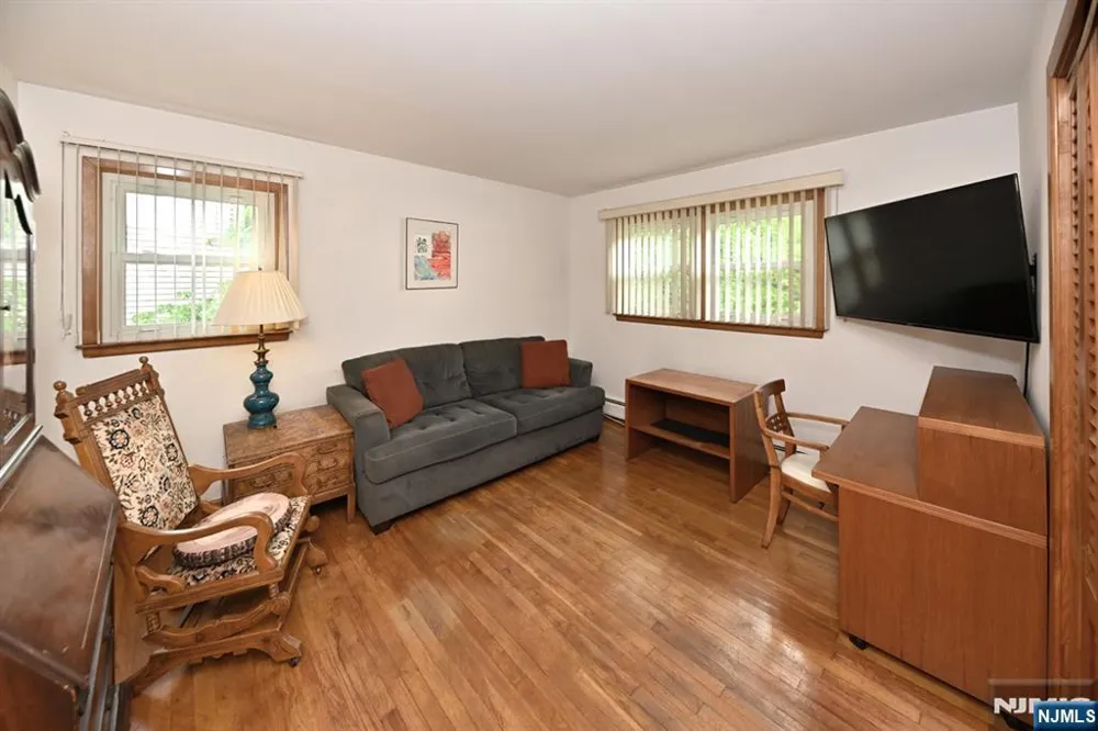 459 Tulane Court Paramus, NJ 07652