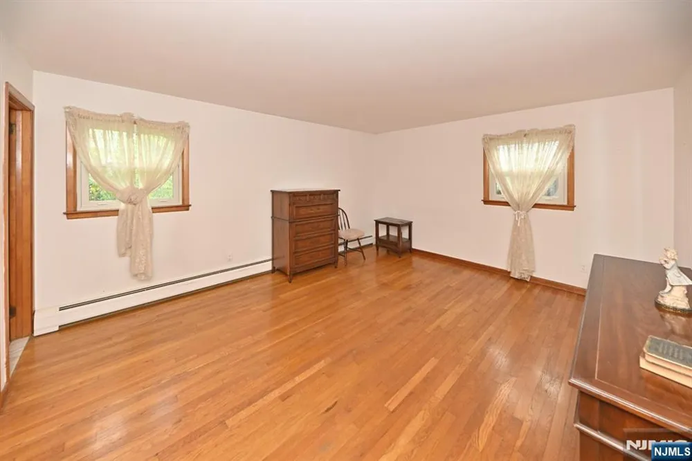 459 Tulane Court Paramus, NJ 07652