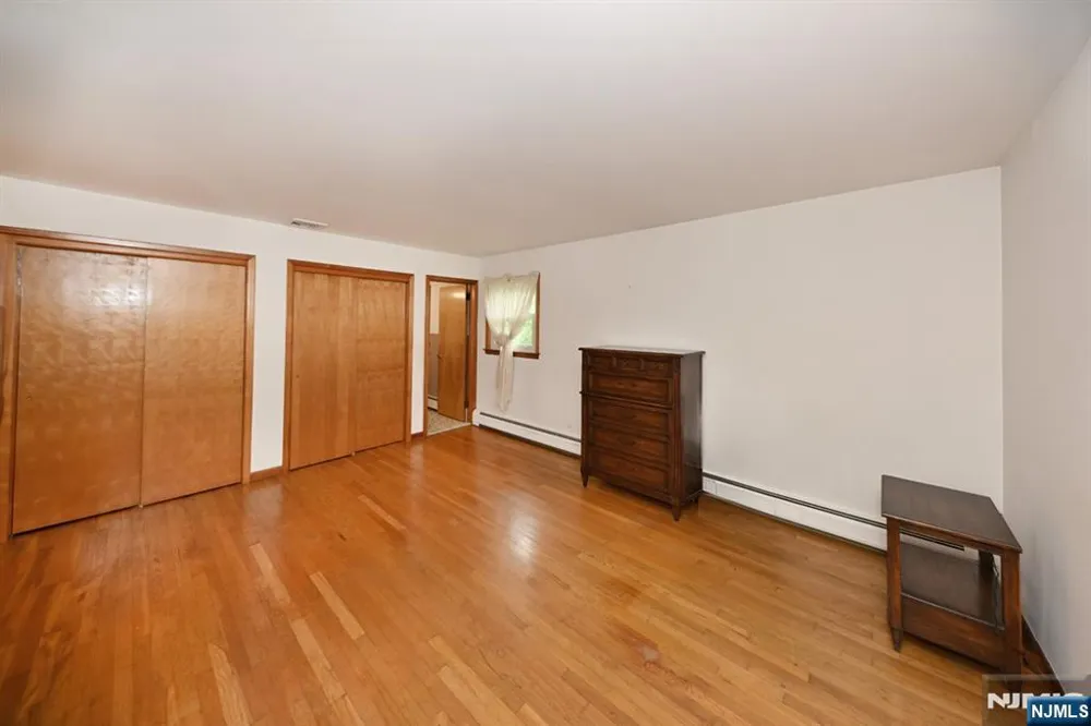 459 Tulane Court Paramus, NJ 07652