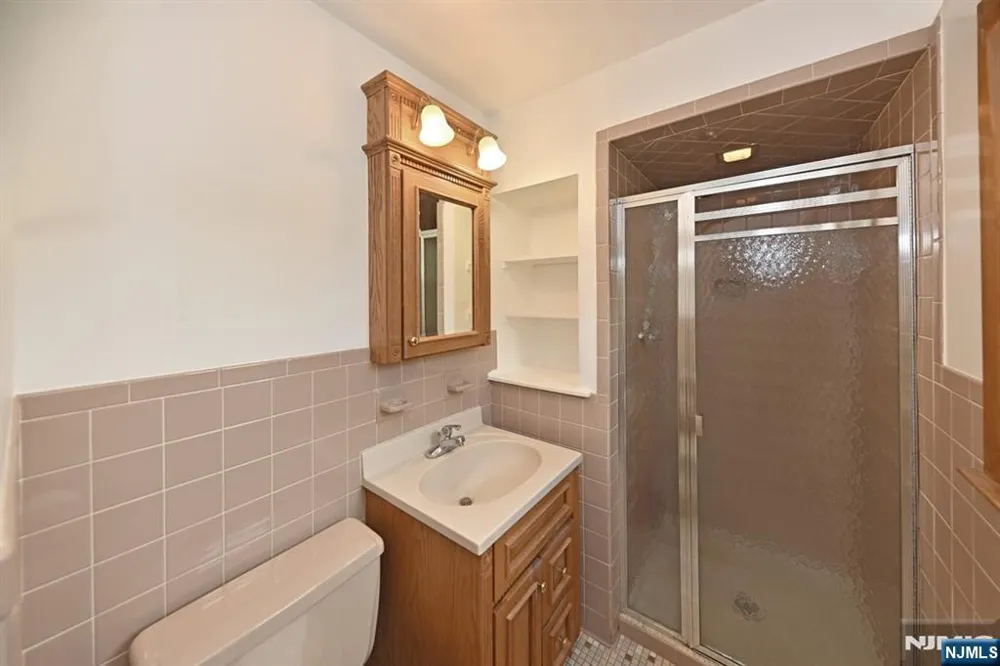 459 Tulane Court Paramus, NJ 07652