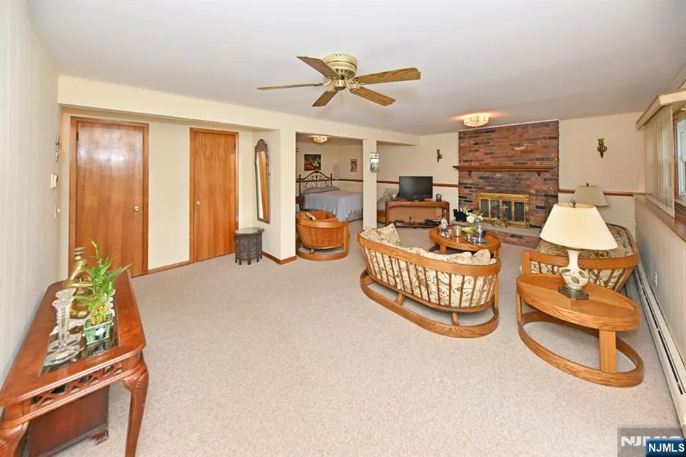 459 Tulane Court Paramus, NJ 07652