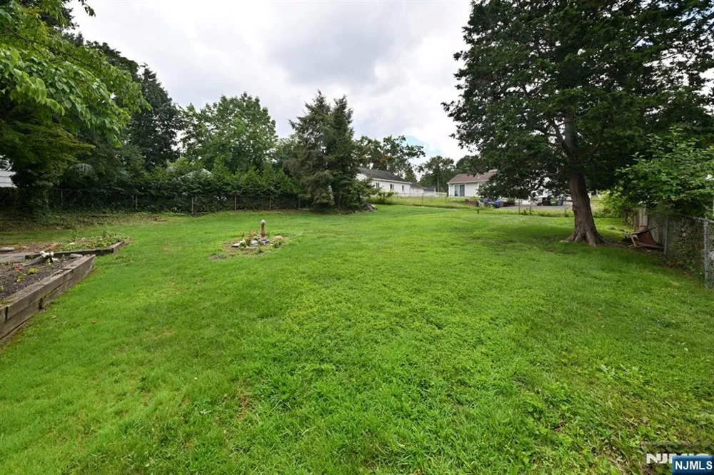 459 Tulane Court Paramus, NJ 07652