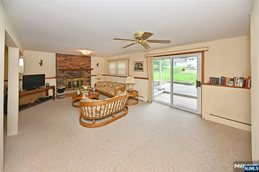 459 Tulane Court Paramus, NJ 07652