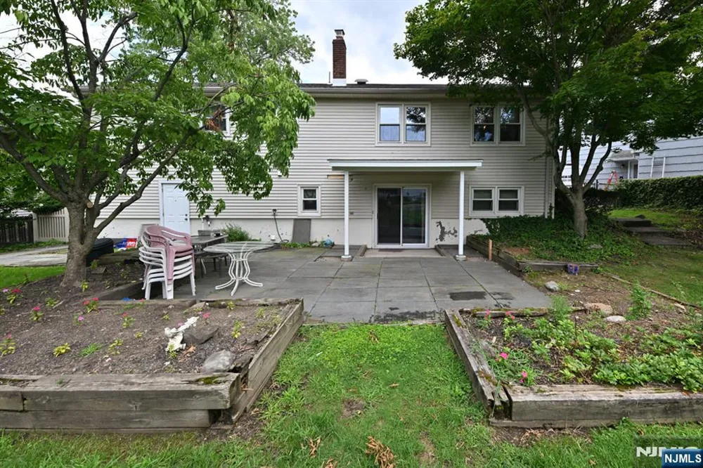459 Tulane Court Paramus, NJ 07652