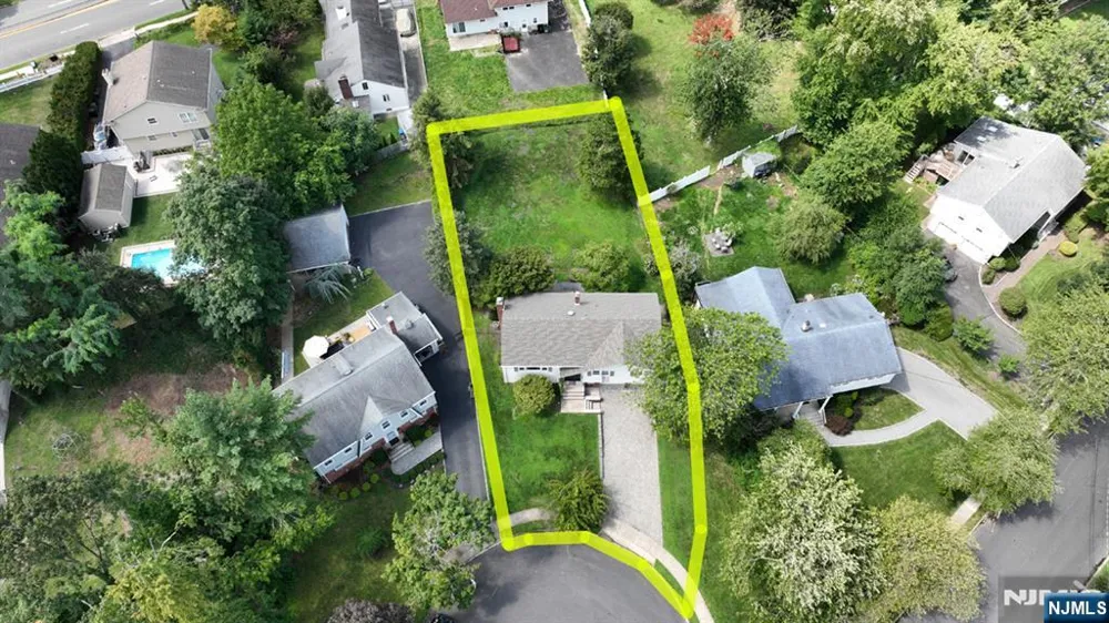 459 Tulane Court Paramus, NJ 07652