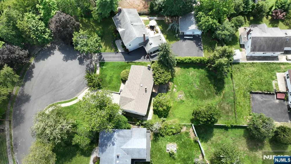 459 Tulane Court Paramus, NJ 07652
