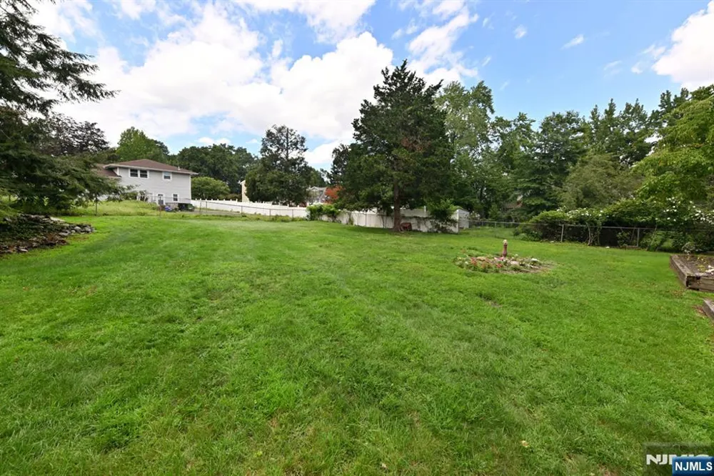 459 Tulane Court Paramus, NJ 07652