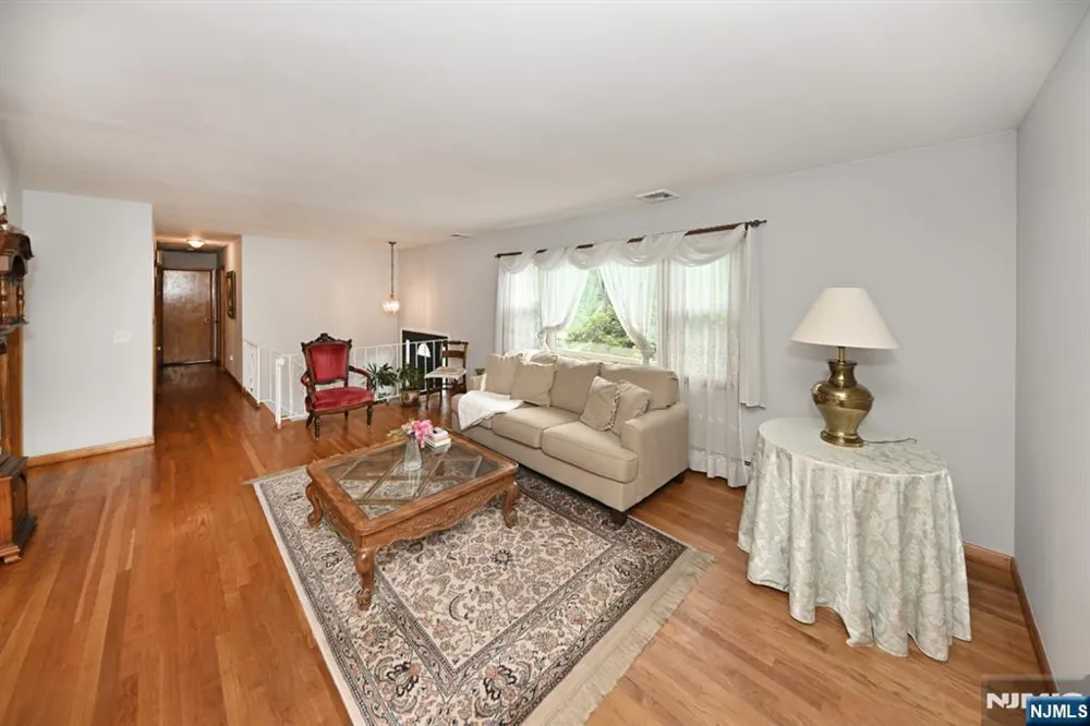 459 Tulane Court Paramus, NJ 07652