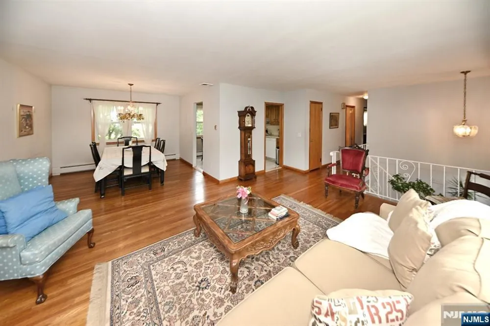 459 Tulane Court Paramus, NJ 07652