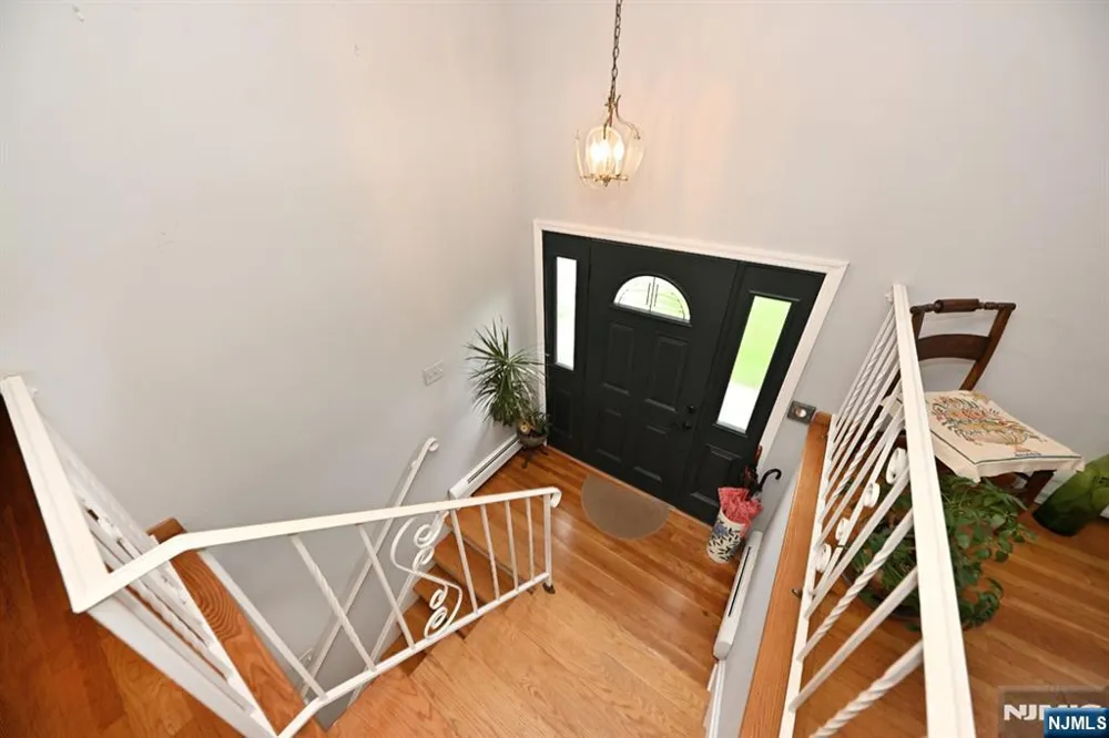 459 Tulane Court Paramus, NJ 07652