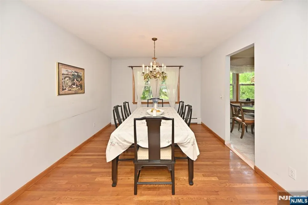 459 Tulane Court Paramus, NJ 07652