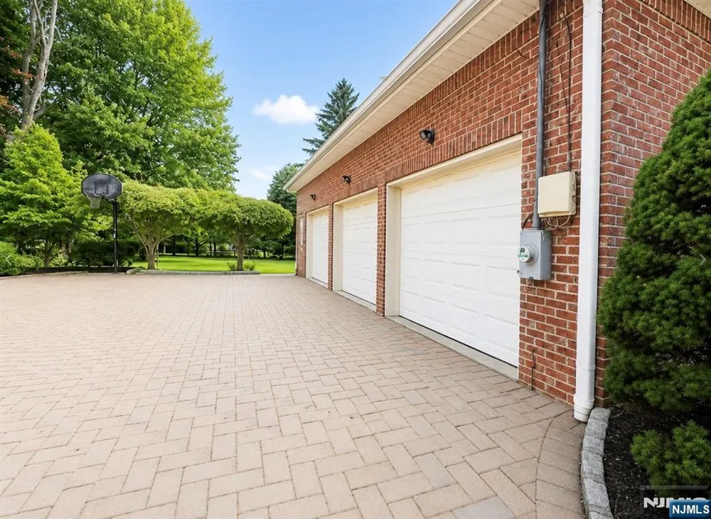 604 Grandview Terrace Franklin Lakes, NJ 07417