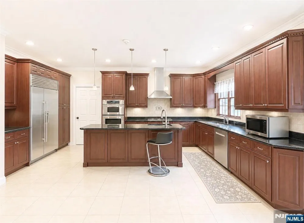 604 Grandview Terrace Franklin Lakes, NJ 07417