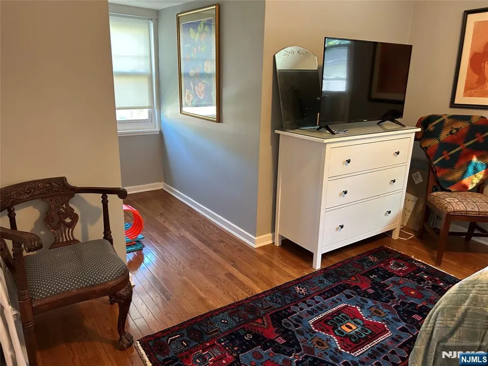 4 6th Englewood Cliffs, NJ 07632