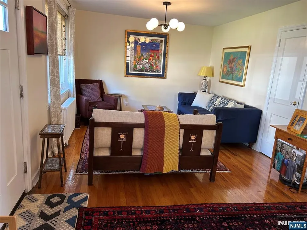 4 6th Englewood Cliffs, NJ 07632
