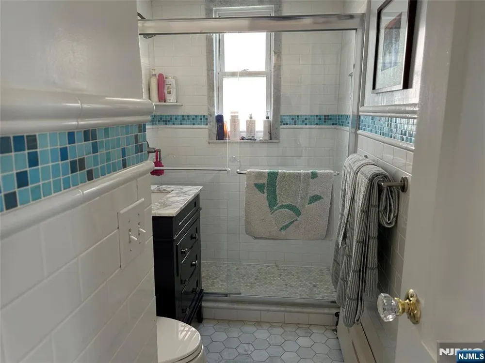 4 6th Englewood Cliffs, NJ 07632