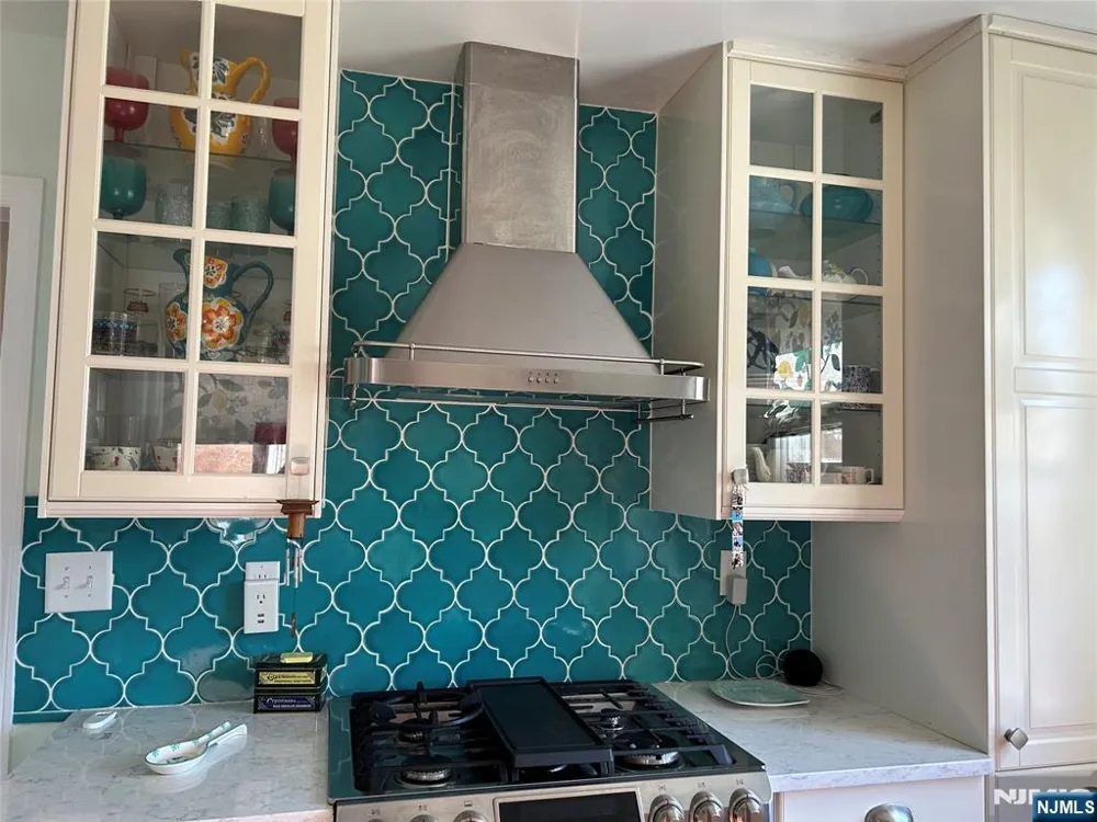 4 6th Englewood Cliffs, NJ 07632