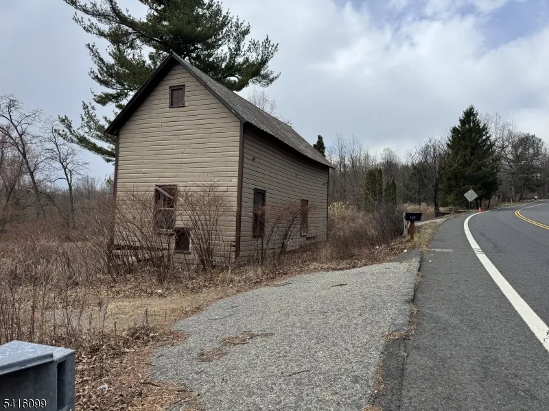 197 E Mill Rd Washington, NJ 07853