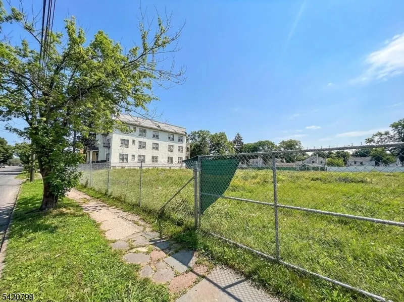 228 E 9Th St Plainfield City, NJ 07060