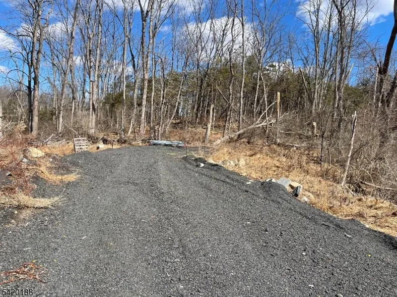 83 Creek Rd Green, NJ 07821