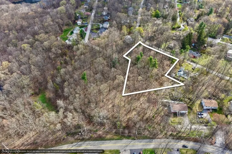 11 Alamoosook Rd Vernon, NJ 07422