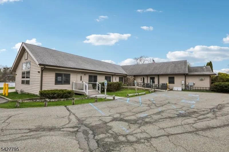 11 Alamoosook Rd Vernon, NJ 07422