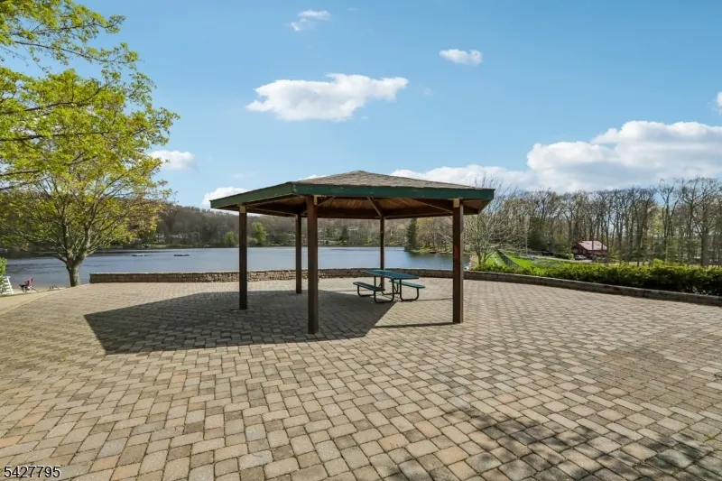11 Alamoosook Rd Vernon, NJ 07422