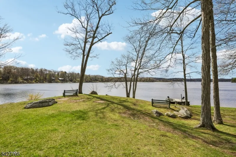 11 Alamoosook Rd Vernon, NJ 07422