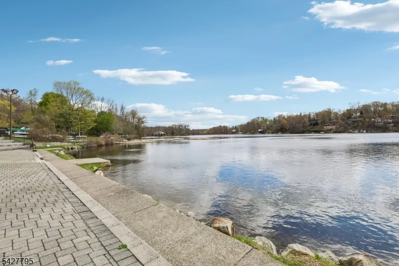 11 Alamoosook Rd Vernon, NJ 07422